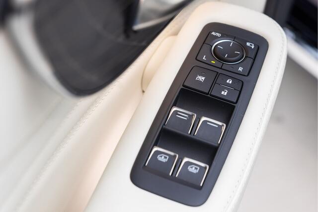 Lexus LS 500h AWD President Line | Ottoman seat | Massage function |