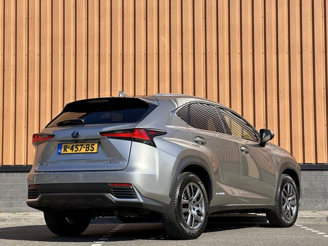 Lexus NX 300h AWD Luxury Line | Schuif/Kanteldak | Cruise Control | Achteruitrijcamera | Keyless Go/Entry | Apple Carplay/Android Auto | Parkeersensoren | DAB | Bluetooth | Stoelverwarming |