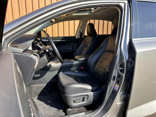 Lexus NX 300h AWD Luxury Line | Schuif/Kanteldak | Cruise Control | Achteruitrijcamera | Keyless Go/Entry | Apple Carplay/Android Auto | Parkeersensoren | DAB | Bluetooth | Stoelverwarming |