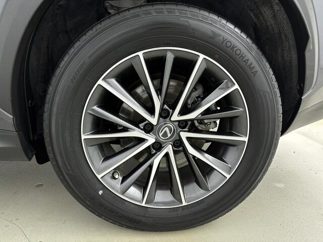 Lexus NX 450h+ AWD Business Line | Stoel & Stuurverwarming | Parkeersensoren | Carplay |