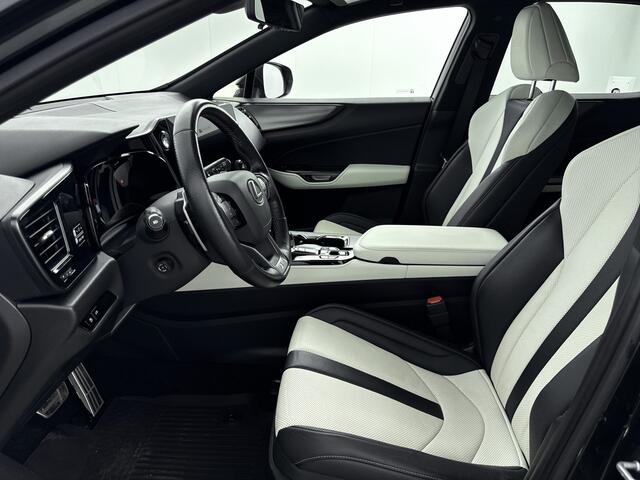 Lexus NX 450h+ AWD F Sport Line | Stoel en stuurwiel verwarmd | LM velgen | Draadloze telefoonlader | Navigatie | 360 Camera | Dodehoek Ass. |