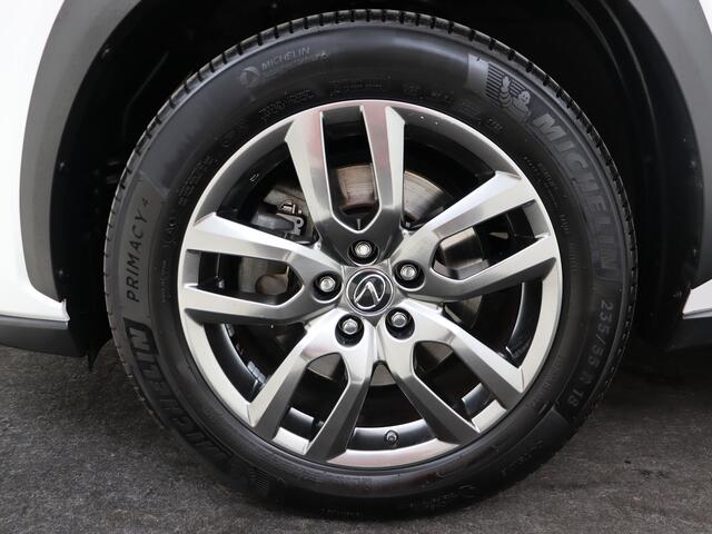 Lexus NX 300h AWD Luxury Line | Panoramadak | Trekhaak | Elektrisch Bedienbare Stoelen |