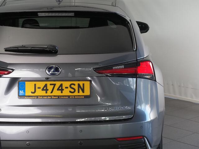 Lexus NX 300h AWD President Line