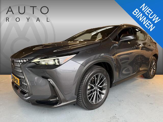 Lexus NX 350h AWD Luxury Line | LEDER | CAMERA | LED LAMPEN | ADAPTIEVE CRUISE | DODEHOEK DETECTIE | HUD DISPLAY | STUURVERWARMING/VERWARMDE STOELEN | NAVIGATIE |