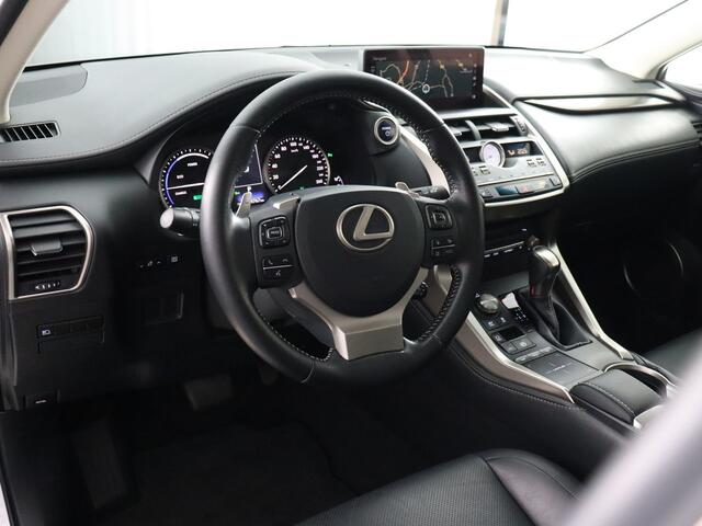 Lexus NX 300h AWD Luxury Line Parelmoer wit! (Afn. Trekhaak / Pano / ACC / Navi / Carplay)
