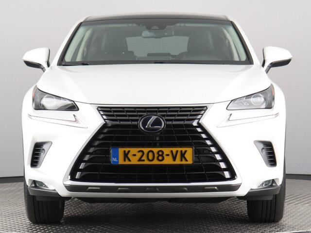 Lexus NX 300h AWD Luxury Line Parelmoer wit! (Afn. Trekhaak / Pano / ACC / Navi / Carplay)