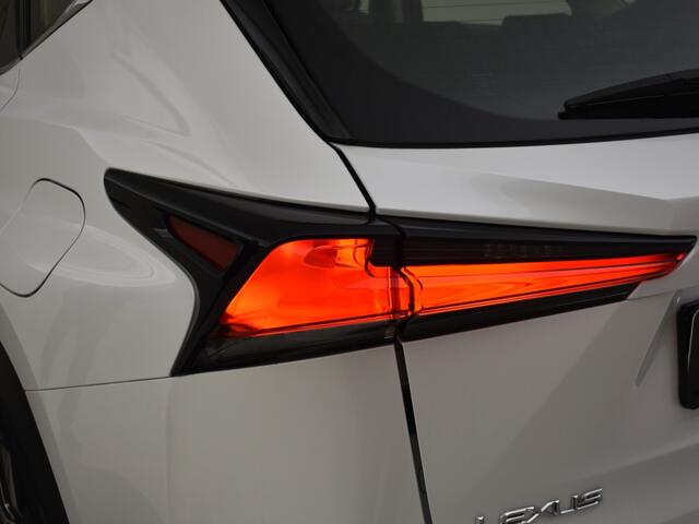Lexus NX 300h AWD Exexcutive Line | Navigatie | Stoelverw. | PDC |