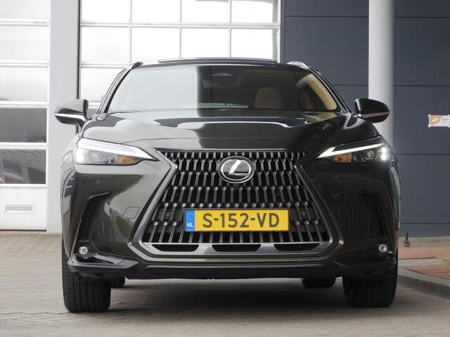 Lexus NX 450h+ AWD Launch Edition | Schuif/kanteldak | Elektrische verstelbare stoelen | Stuur en stoelverwarming | Adaptive cruise control | Camera rondom | Navigatie | Head up display | Trekhaak