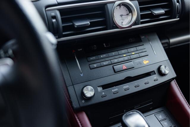 Lexus RC 300h F SPORT Line Limited | Stoelverwarming & Koeling | Adaptive Cruise Control | Stoelgeheugen |