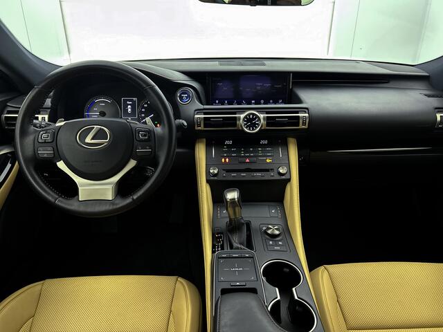 Lexus RC 300h Luxury Line