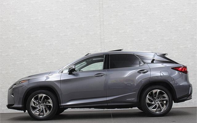 Lexus RX 450h 4WD President Line | Panorama | Origineel NL | 360 Camera | Mark-Levinson Sound | ACC | Stoelventilatie | Leder | Head-Up | Memory | Keyless-Entry | Stoelverwarming V+A | ISO-Glas | Zonwering | LED | Lane-Assist | Dodehoek | DAB | Draadloos Laden |