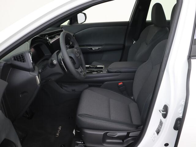 Lexus RZ 450e Comfort Line 71 kWh | Stoelverwarming | 20" Velgen | Standkachel |