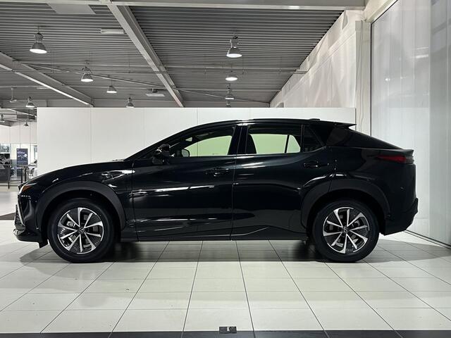 Lexus RZ 450e Comfort Line 71 kWh | 4WD| NIEUW | 17% bijtelling | Dodehoek detectie | Stoelverwarming | Adaptieve cruise control |