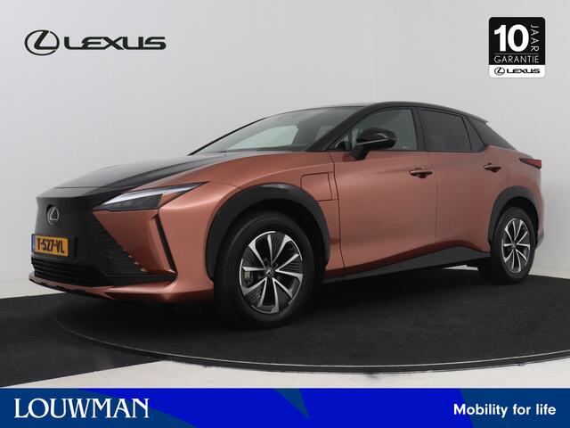 Lexus RZ 450e Executive Line 71 kWh | BTW voertuig | Panoramadak | Stoel+stuurverwarming | Blind Spot Monitor | Parkeersensoren voor+achter | Apple CarPlay/Android Auto | Elektrische Achterklep | Navigatie |