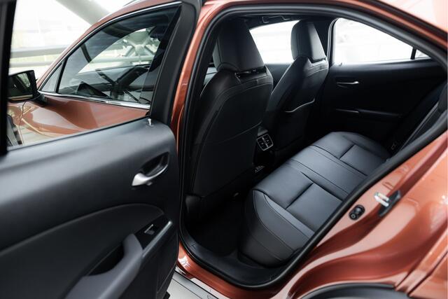 Lexus Ux 300e Luxury Line 73 kWh | Carplay | 12.3" Display | Mark Levinson |