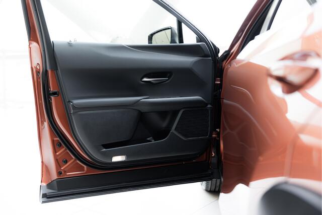 Lexus Ux 300e Luxury Line 73 kWh | Carplay | 12.3" Display | Mark Levinson |