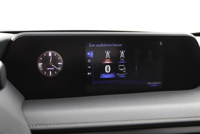 Lexus Ux 250h Business Line | 18 Inch Lichtmetalen velgen | Privacy Glass | Keyless Entry