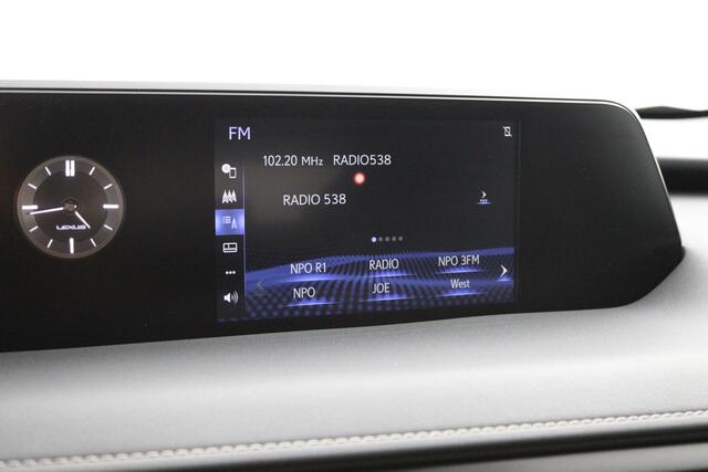 Lexus Ux 250h Preference Line | 18 Inch Lichtmetalen velgen | Blind Spot Monitor | Privacy Glass