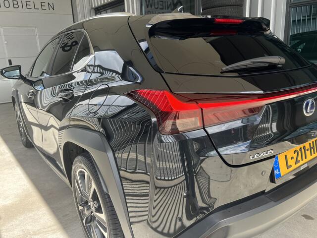 Lexus Ux 250h Preference Line | CAMERA | CARPLAY / ANDROID | ADAPTIVE CRUISE CONTROL | PDC V+A | LMV 18'' | CLIMATE CONTROL | KEYLESS | LED | BLUETOOTH