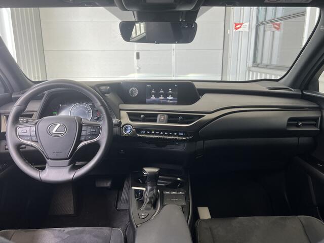 Lexus Ux 250h Preference Line | CAMERA | CARPLAY / ANDROID | ADAPTIVE CRUISE CONTROL | PDC V+A | LMV 18'' | CLIMATE CONTROL | KEYLESS | LED | BLUETOOTH