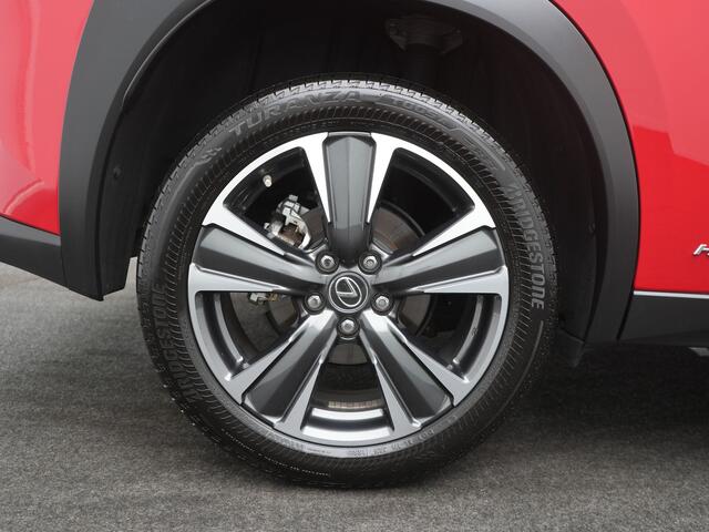 Lexus Ux 250h Business Line - RIJKLAARPRIJS - Stoel- en Stuurverwarming - Achteruitrijcamera - Automaat