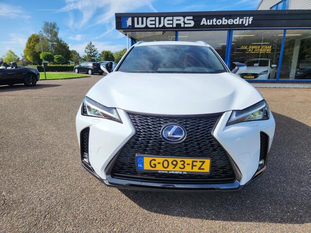 Lexus Ux 250H F Sport, Schuifdak, Sportstoelen rood, Android/Apple, Cruise, Camera, Navigatie