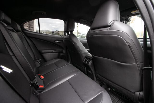 Lexus Ux 250h Executive Line - leder | HUD