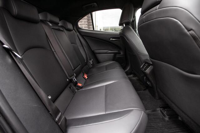 Lexus Ux 250h Executive Line - leder | HUD