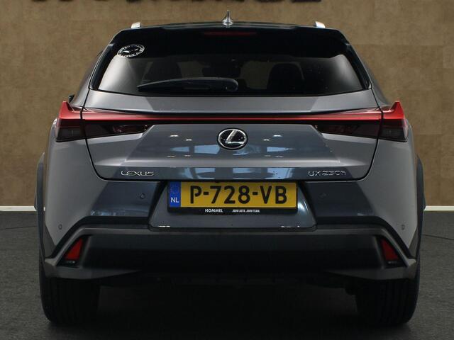 Lexus Ux 250h Preference Line - CLIMATE CONTROL - ALCANTARA BEKLEDING - PARKEERSENSOREN VOOR/ ACHTER - CAMERA - DODEHOEK DETECTIE - KEYLESS ENTRY/ START - APPLE CARPLAY/ ANDROID AUTO