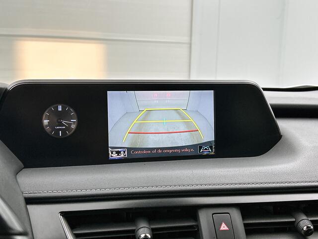 Lexus Ux 250h Luxury Line | Blind Spot Monitor | Apple CarPlay / Android Auto | Parkeersensoren |