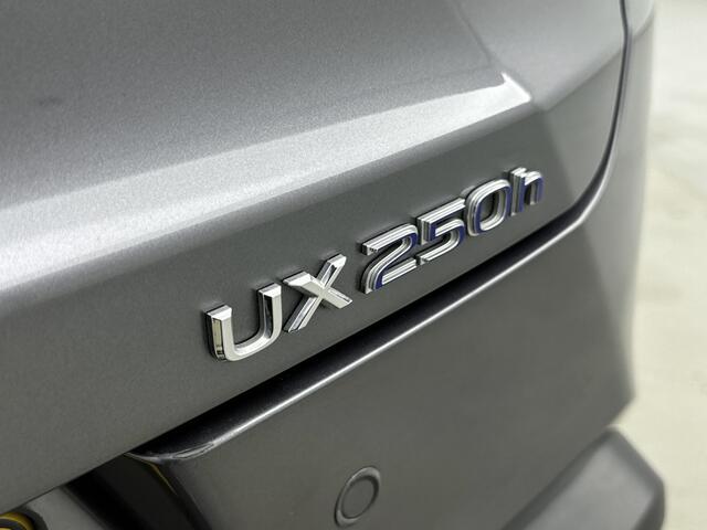 Lexus Ux 250h Luxury Line | Carplay/Navigatie | Parkeersensoren | Adaptive Cruise Control |