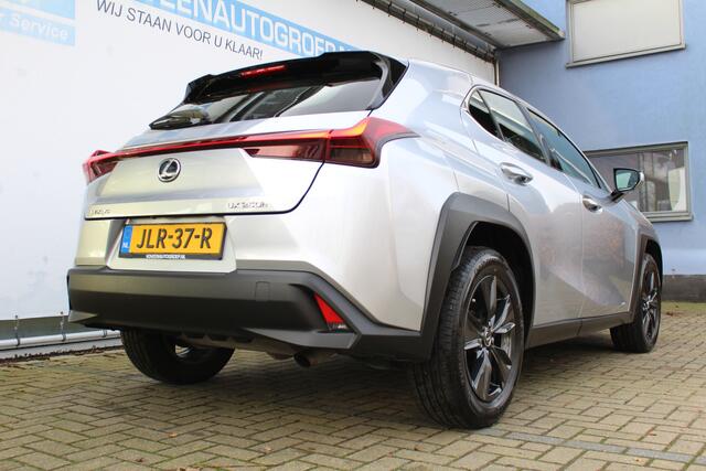 Lexus Ux 250h | Achteruitrijcamera | Keyless entry/start | Climate controle | Cruise controle | Lane Assist | DAB | Draadloze telefoonlader | Apple CarPlay/Android Auto | Virtual cockpit |