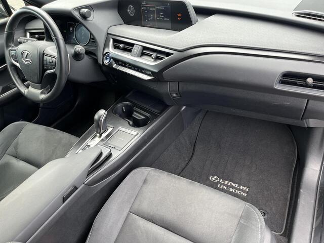 Lexus Ux 300e Business 54 kWh | Carplay | Electr. bestuurdersstoel | Parkeercamera | Adaptive cruise control |
