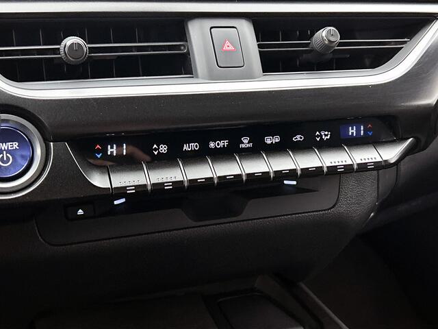 Lexus Ux 250h Preference Line | 18" Velgen | Keyless Entry | Apple Carplay & Android Auto |