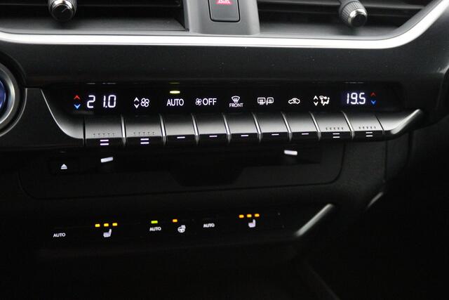 Lexus Ux 250h Business Line | 18 Inch Lichtmetalen velgen | Privacy Glass | Blind Spot Monitor