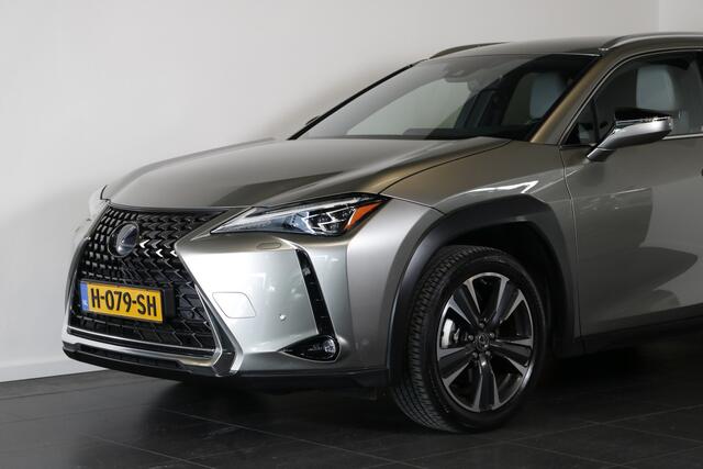 Lexus Ux 250h Executive Line | Dealeronderhouden | Parkeersensoren | Head-up display |
