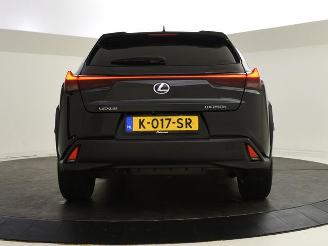 Lexus Ux 250h Premium Edition | Leder | PDC V+A | Stoelverwarming