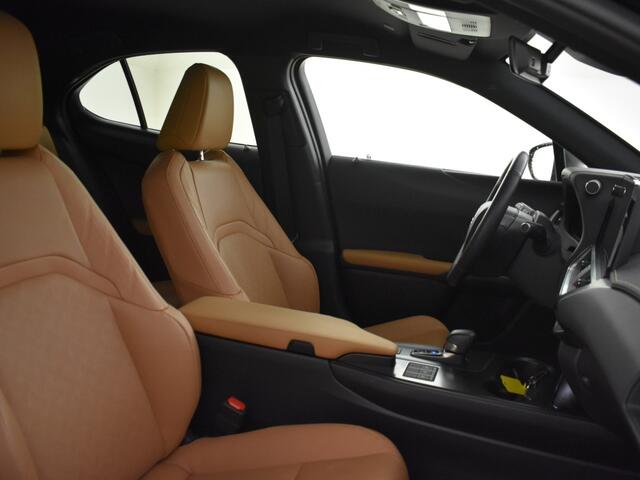 Lexus Ux 300h Luxury Line Premium | BLS | Parkeersensoren V+A | Stuur en