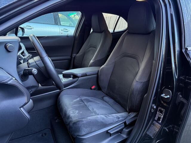 Lexus Ux 250h Preference Line |facelift|stoelverwarming|dodehoek|parkeersensoren|dealer onderhouden|