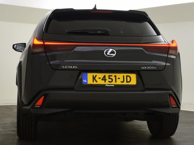 Lexus Ux 300e Luxury | Leer | Stoelventilatie | Carplay | PDC V+A