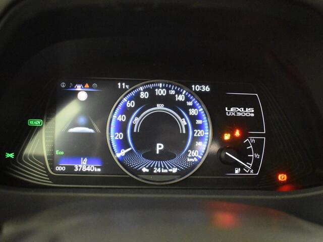 Lexus Ux 300e Luxury | Leer | Stoelventilatie | Carplay | PDC V+A