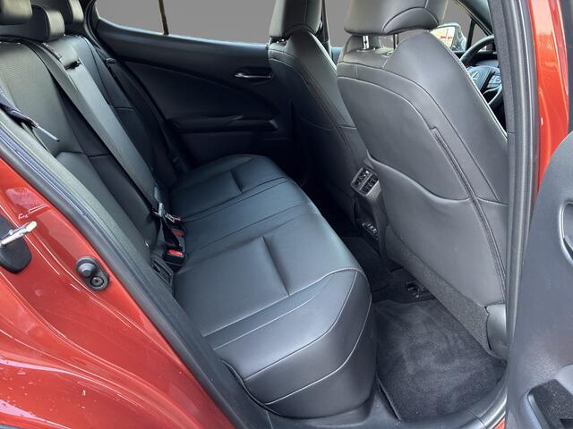 Lexus Ux 300e Luxury 54 kWh | Leder | stoel- verwarming / koeling | elektrische stoelen