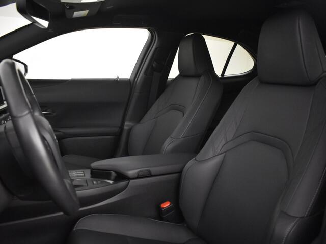 Lexus Ux 250h F Sport Line | Blind Spot | Stoel + Stuurverwarmd | PDC |