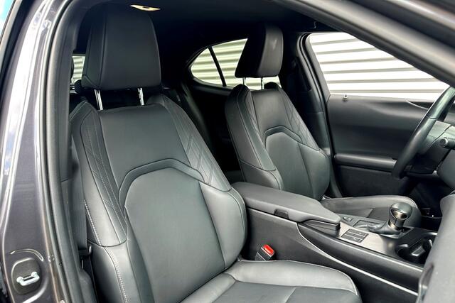 Lexus Ux 250h F Sport Design Leer / Navi / Carplay