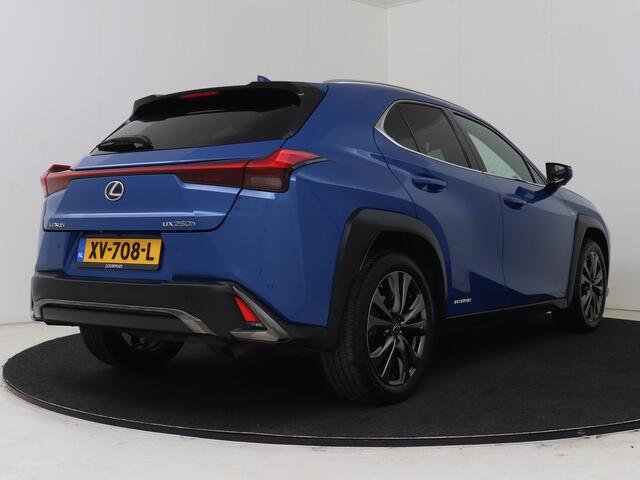 Lexus Ux 250h AWD F Sport Premium | Panoramadak | Stoel en Stuurwielverwarming| Elektrisch Bedienbare Stoelen |