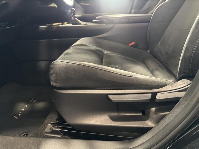 Lexus Ux 250h Preference Line | Trekhaak afneembaar | Blindspot monitor | Apple Carplay |