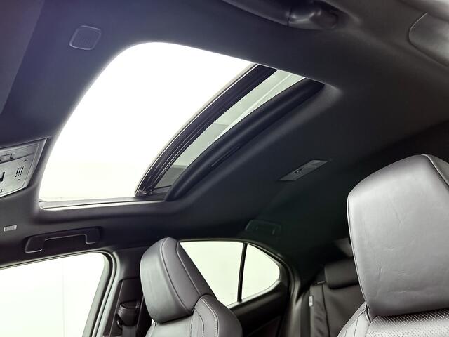 Lexus Ux 250h Executive Line | Premium Navigatiesysteem | Head-up Display | Stuurverwarming |