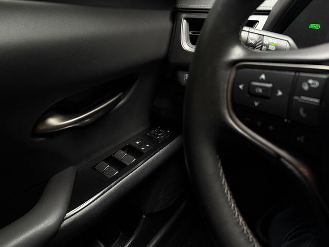 Lexus Ux UX 250H LUXURY LINE /trekhaak/acc/leder/keyless/camera/all wheater banden