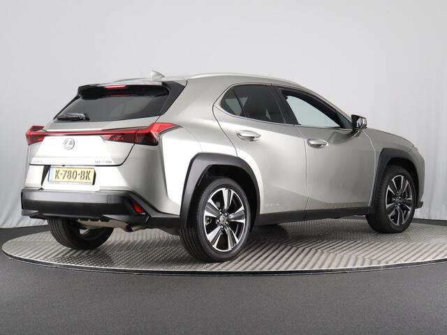 Lexus Ux 250h F Sport Line (Camera / ACC / Stoelverw. / Carplay)