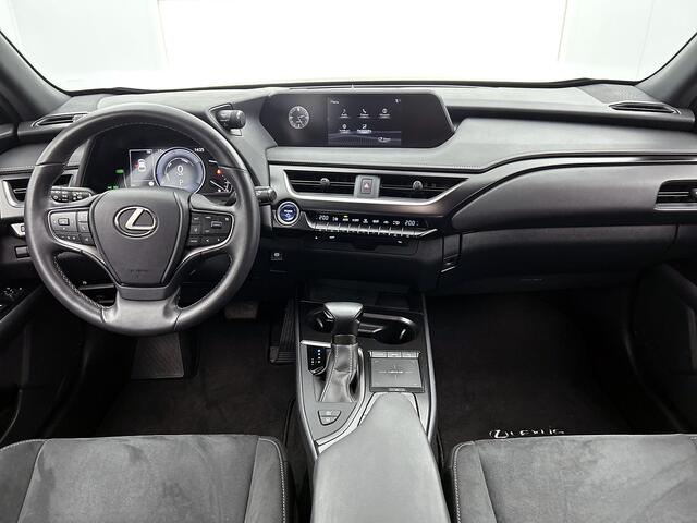 Lexus Ux 250h Preference Line | Navigatie | Parkeersensoren voor+achter | Dodehoekdetectie |